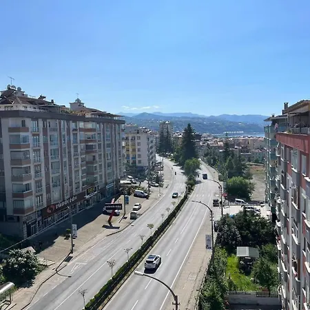 كبيرة Trapzon Merkezi عالبحر